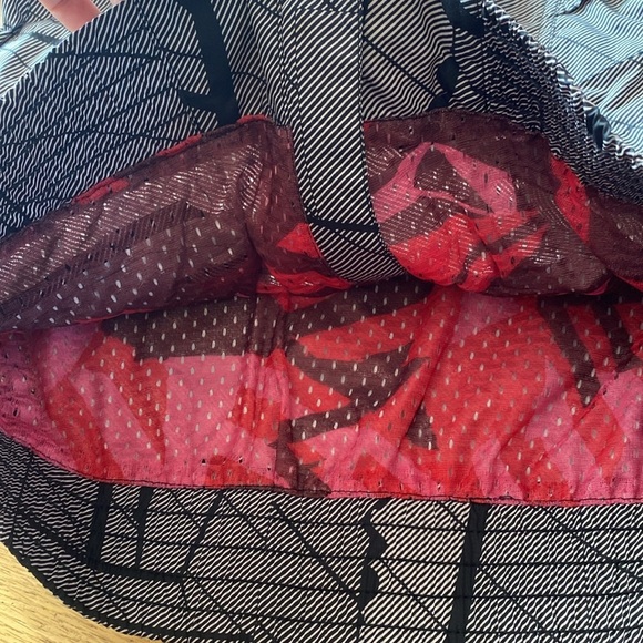 Volcom Transition Performance Driven Streetwear Hooded Windbreaker Size Medium - Picture 8 of 17